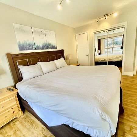 Best Ski In Ski Out Condo At Уислър Екстериор снимка