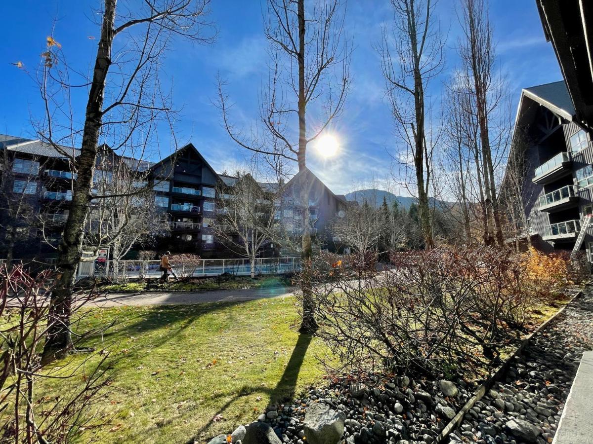 Best Ski In Ski Out Condo At Уислър Екстериор снимка